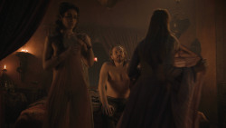 extant_GameOfThrones_8x01-Winterfell_2086