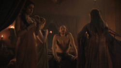 extant_GameOfThrones_8x01-Winterfell_2087