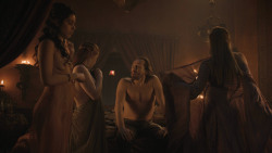 extant_GameOfThrones_8x01-Winterfell_2088