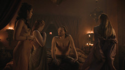 extant_GameOfThrones_8x01-Winterfell_2089
