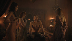 extant_GameOfThrones_8x01-Winterfell_2090