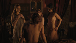 extant_GameOfThrones_8x01-Winterfell_2092