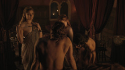 extant_GameOfThrones_8x01-Winterfell_2094