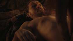 extant_GameOfThrones_8x01-Winterfell_2107
