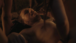 extant_GameOfThrones_8x01-Winterfell_2109