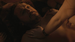 extant_GameOfThrones_8x01-Winterfell_2120