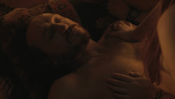 extant_GameOfThrones_8x01-Winterfell_2122