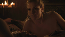 extant_GameOfThrones_8x01-Winterfell_2126