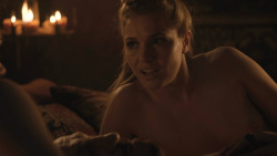 extant_GameOfThrones_8x01-Winterfell_2128
