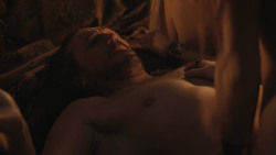 extant_GameOfThrones_8x01-Winterfell_2135