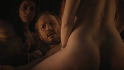 extant_GameOfThrones_8x01-Winterfell_2153