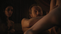 extant_GameOfThrones_8x01-Winterfell_2161