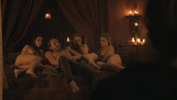 extant_GameOfThrones_8x01-Winterfell_2164