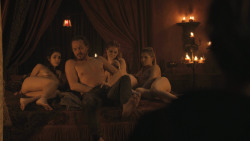 extant_GameOfThrones_8x01-Winterfell_2166