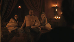 extant_GameOfThrones_8x01-Winterfell_2168