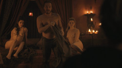 extant_GameOfThrones_8x01-Winterfell_2171