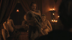 extant_GameOfThrones_8x01-Winterfell_2173