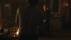extant_GameOfThrones_8x01-Winterfell_2175