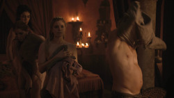 extant_GameOfThrones_8x01-Winterfell_2180