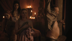 extant_GameOfThrones_8x01-Winterfell_2181