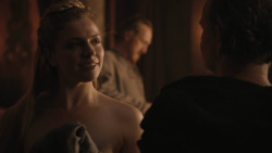 extant_GameOfThrones_8x01-Winterfell_2188