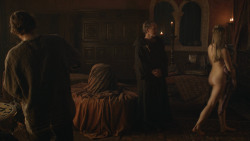 extant_GameOfThrones_8x01-Winterfell_2189