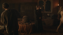 extant_GameOfThrones_8x01-Winterfell_2190