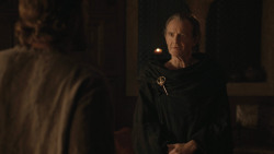 extant_GameOfThrones_8x01-Winterfell_2207