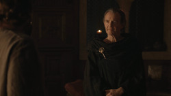 extant_GameOfThrones_8x01-Winterfell_2210