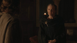 extant_GameOfThrones_8x01-Winterfell_2213