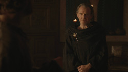 extant_GameOfThrones_8x01-Winterfell_2276