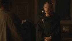 extant_GameOfThrones_8x01-Winterfell_2278