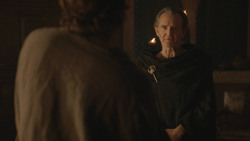 extant_GameOfThrones_8x01-Winterfell_2280