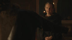 extant_GameOfThrones_8x01-Winterfell_2283