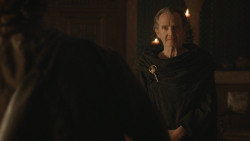 extant_GameOfThrones_8x01-Winterfell_2284