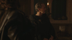 extant_GameOfThrones_8x01-Winterfell_2289