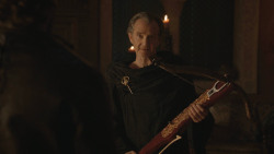 extant_GameOfThrones_8x01-Winterfell_2301