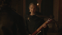 extant_GameOfThrones_8x01-Winterfell_2302