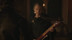 extant_GameOfThrones_8x01-Winterfell_2303