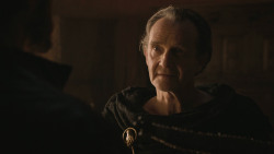 extant_GameOfThrones_8x01-Winterfell_2335