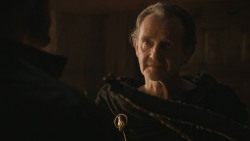 extant_GameOfThrones_8x01-Winterfell_2337