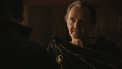 extant_GameOfThrones_8x01-Winterfell_2338