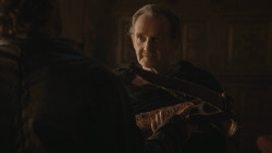 extant_GameOfThrones_8x01-Winterfell_2345