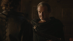 extant_GameOfThrones_8x01-Winterfell_2350