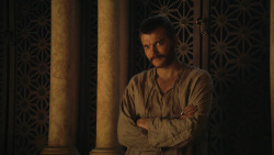 extant_GameOfThrones_8x01-Winterfell_2426