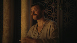 extant_GameOfThrones_8x01-Winterfell_2439