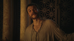 extant_GameOfThrones_8x01-Winterfell_2440