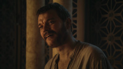 extant_GameOfThrones_8x01-Winterfell_2447