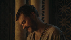 extant_GameOfThrones_8x01-Winterfell_2448