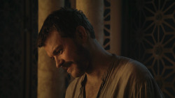 extant_GameOfThrones_8x01-Winterfell_2450